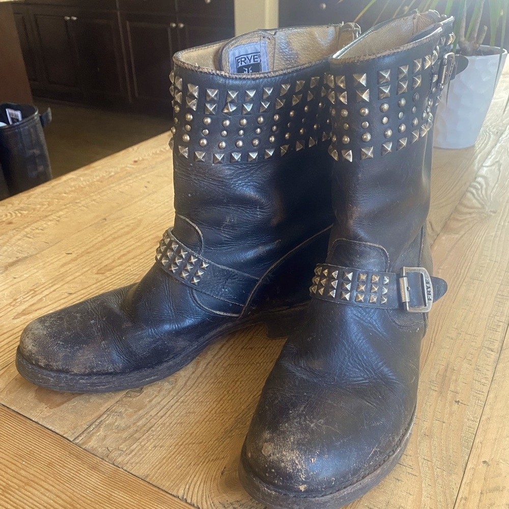 FRYE black studded ankle boot 9.5